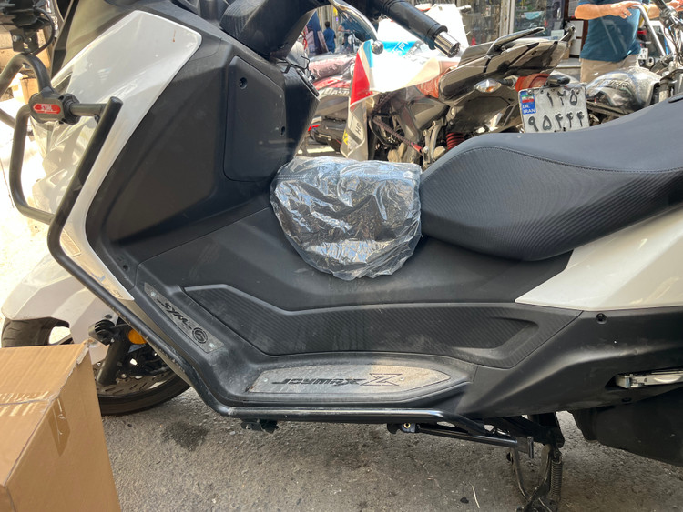 زین کودک مخصوص ADV/N MAX/AEROX/X MAX/ADV350/FORZAو اکثر موتور های اسکوتری